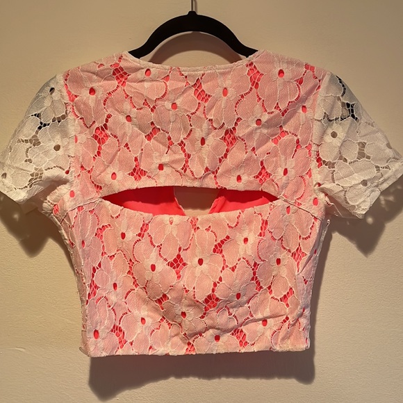 Guess size medium crop top - Picture 2 of 3